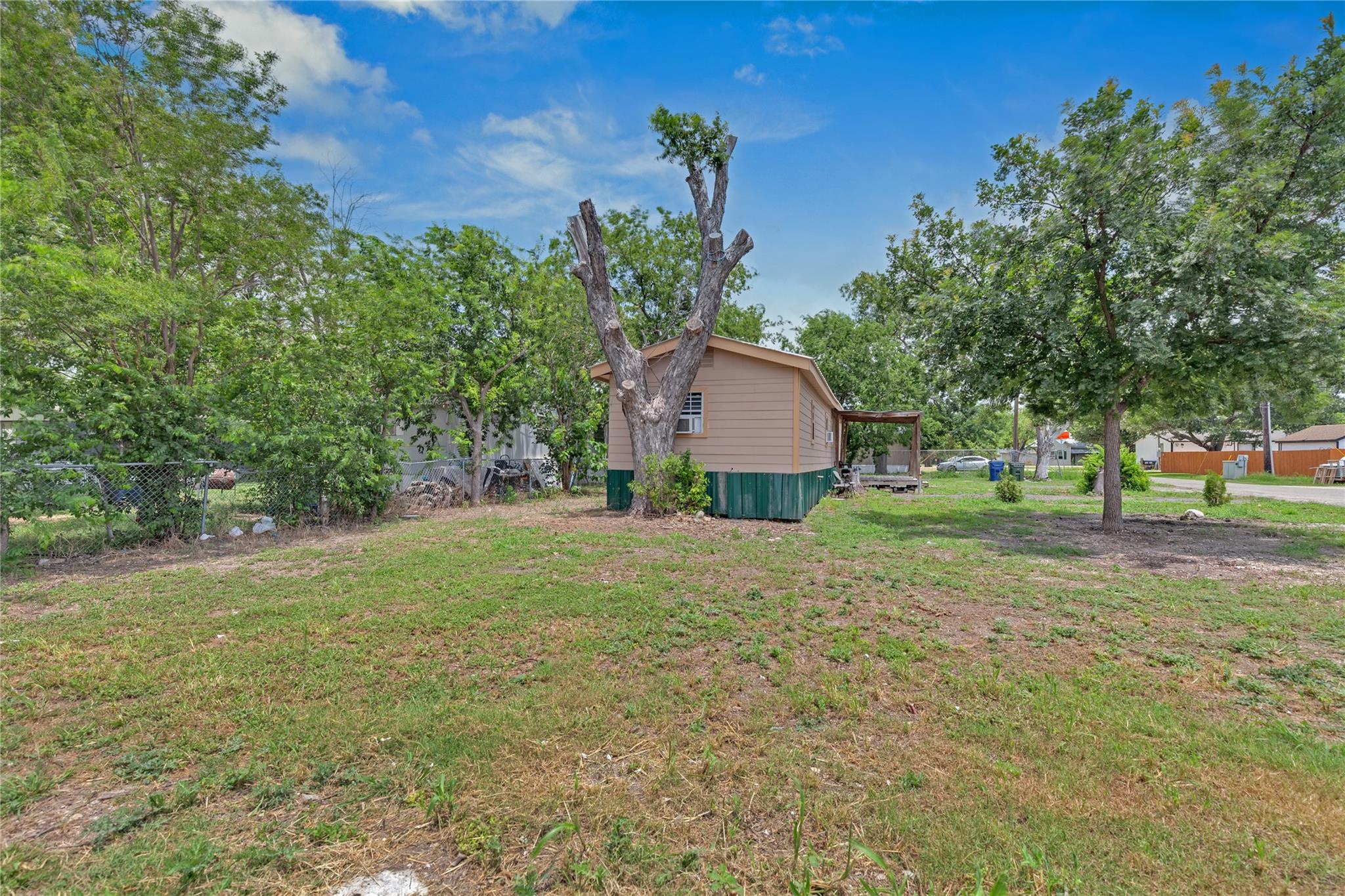 101 E Ash St, Granger, TX 76530