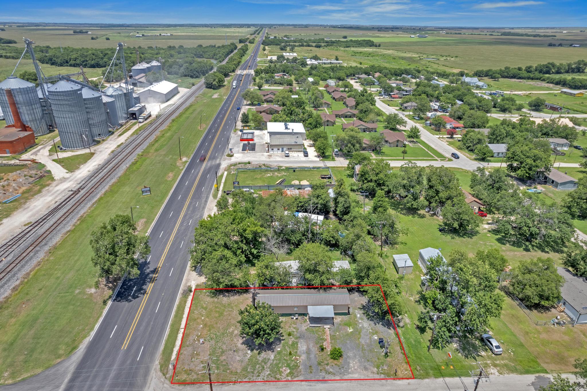 101 E Ash St, Granger, TX 76530