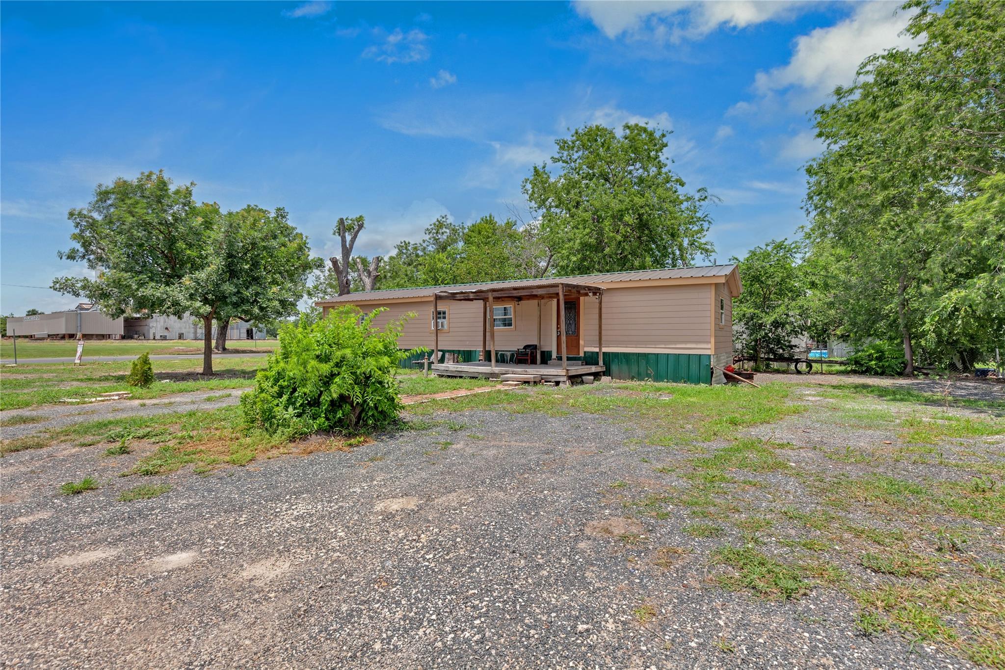 101 E Ash St, Granger, TX 76530