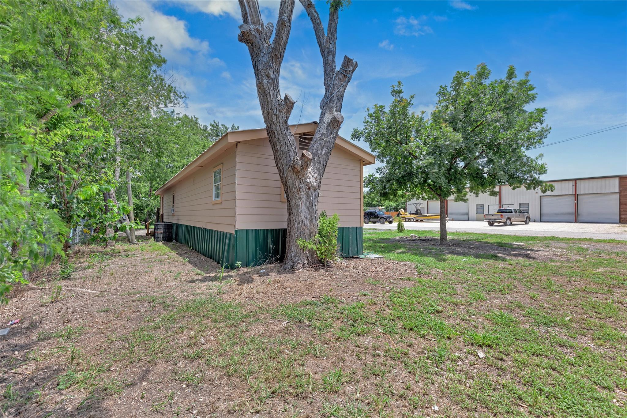 101 E Ash St, Granger, TX 76530