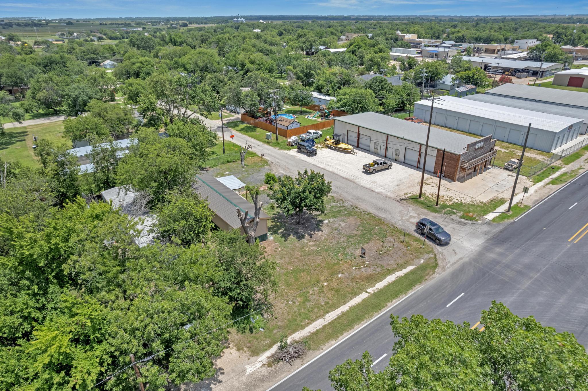 101 E Ash St, Granger, TX 76530