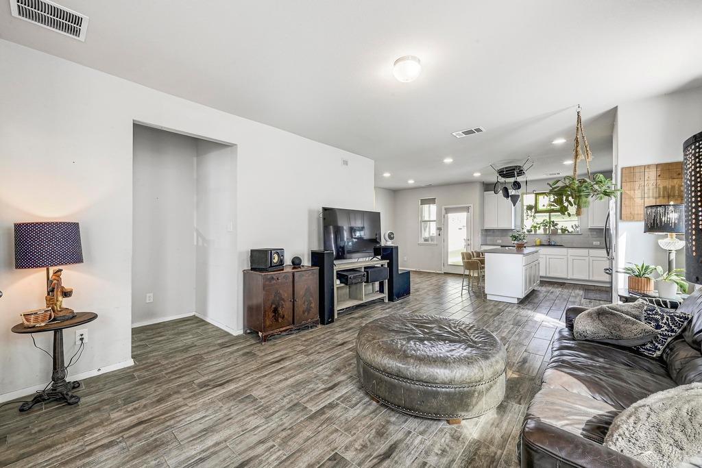 141 Fabion St, Kyle, TX 78640