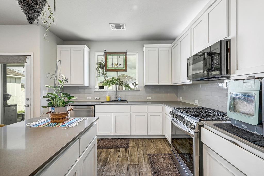 141 Fabion St, Kyle, TX 78640