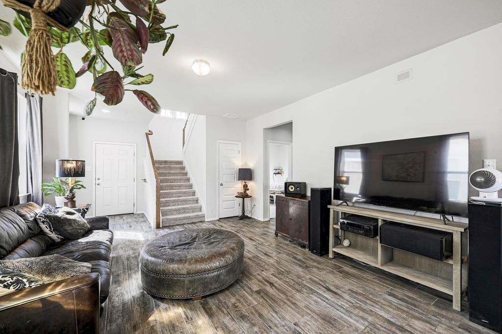 141 Fabion St, Kyle, TX 78640