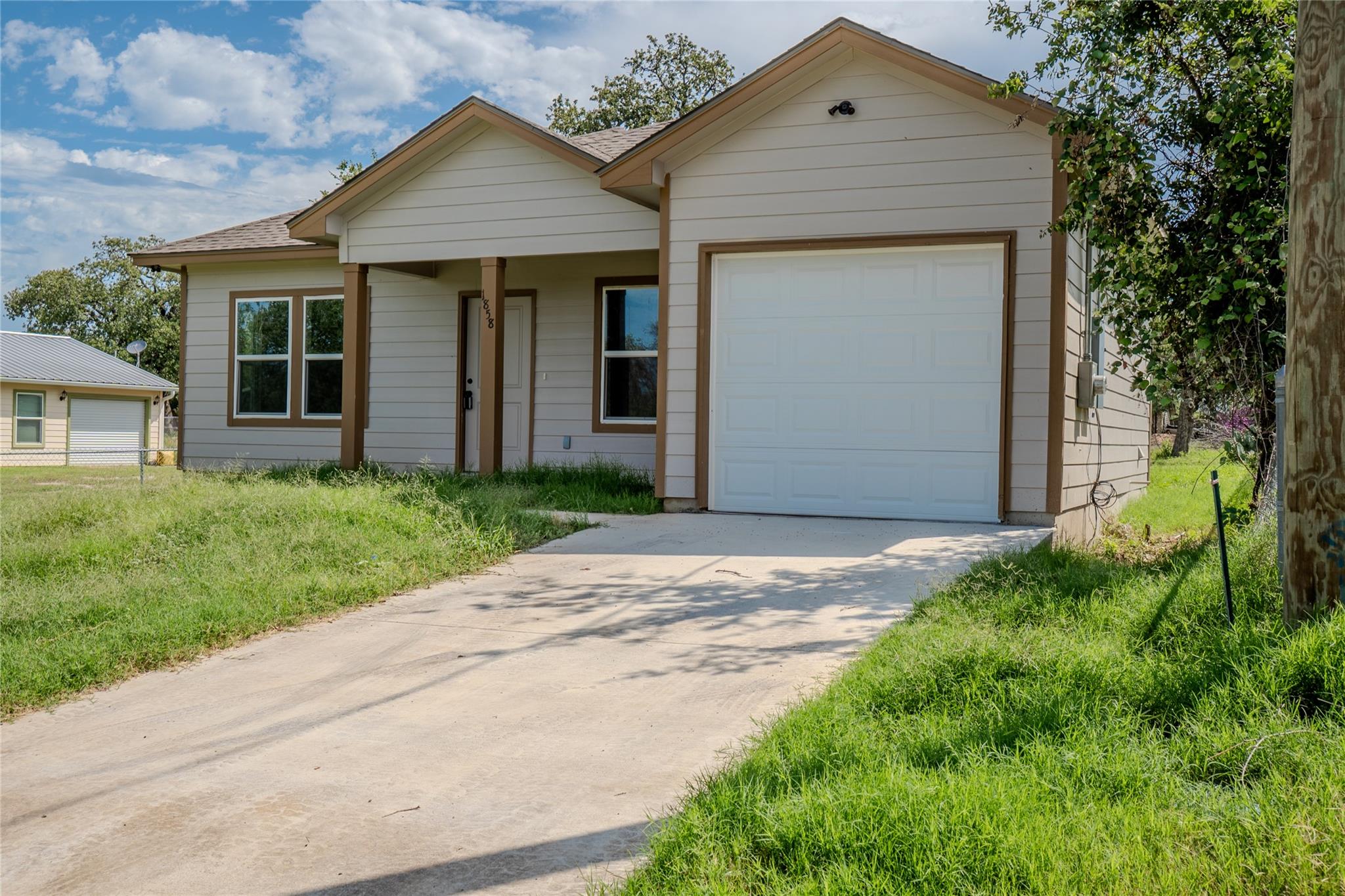 1858 Mosswood, Kingsland, TX 78639