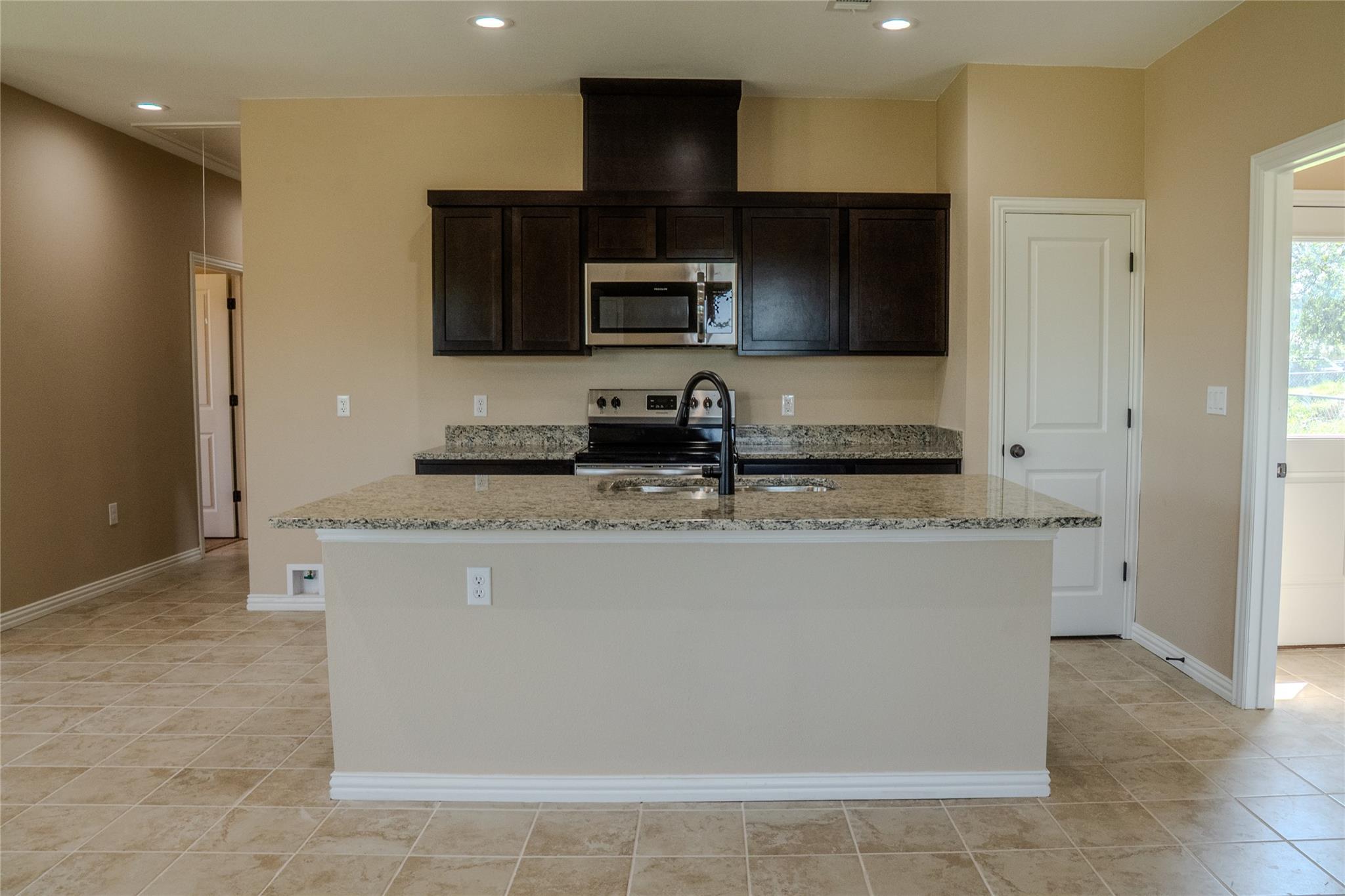 1858 Mosswood, Kingsland, TX 78639