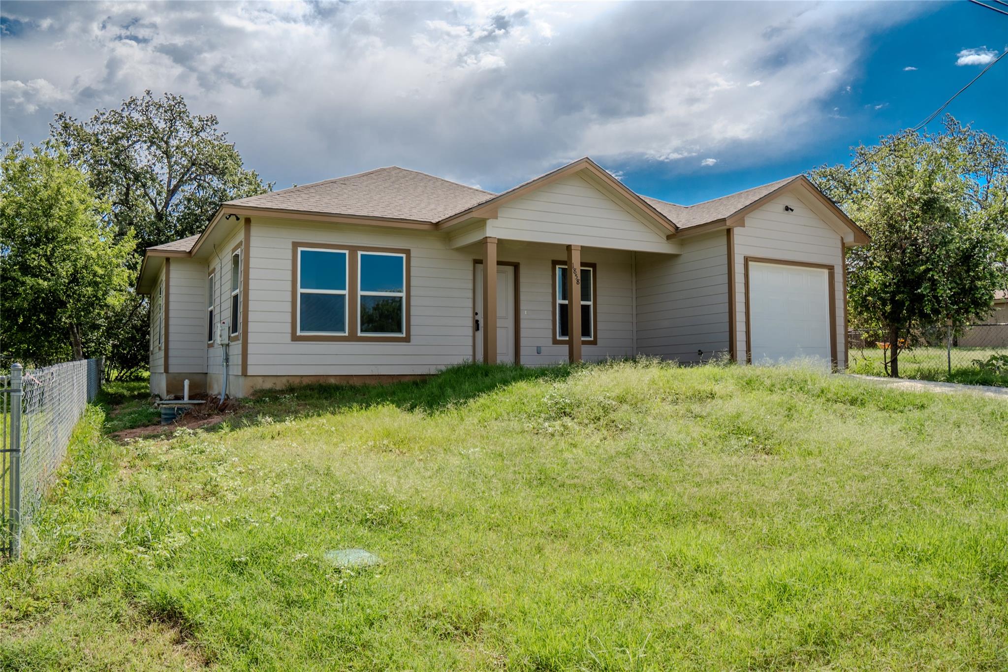 1858 Mosswood, Kingsland, TX 78639