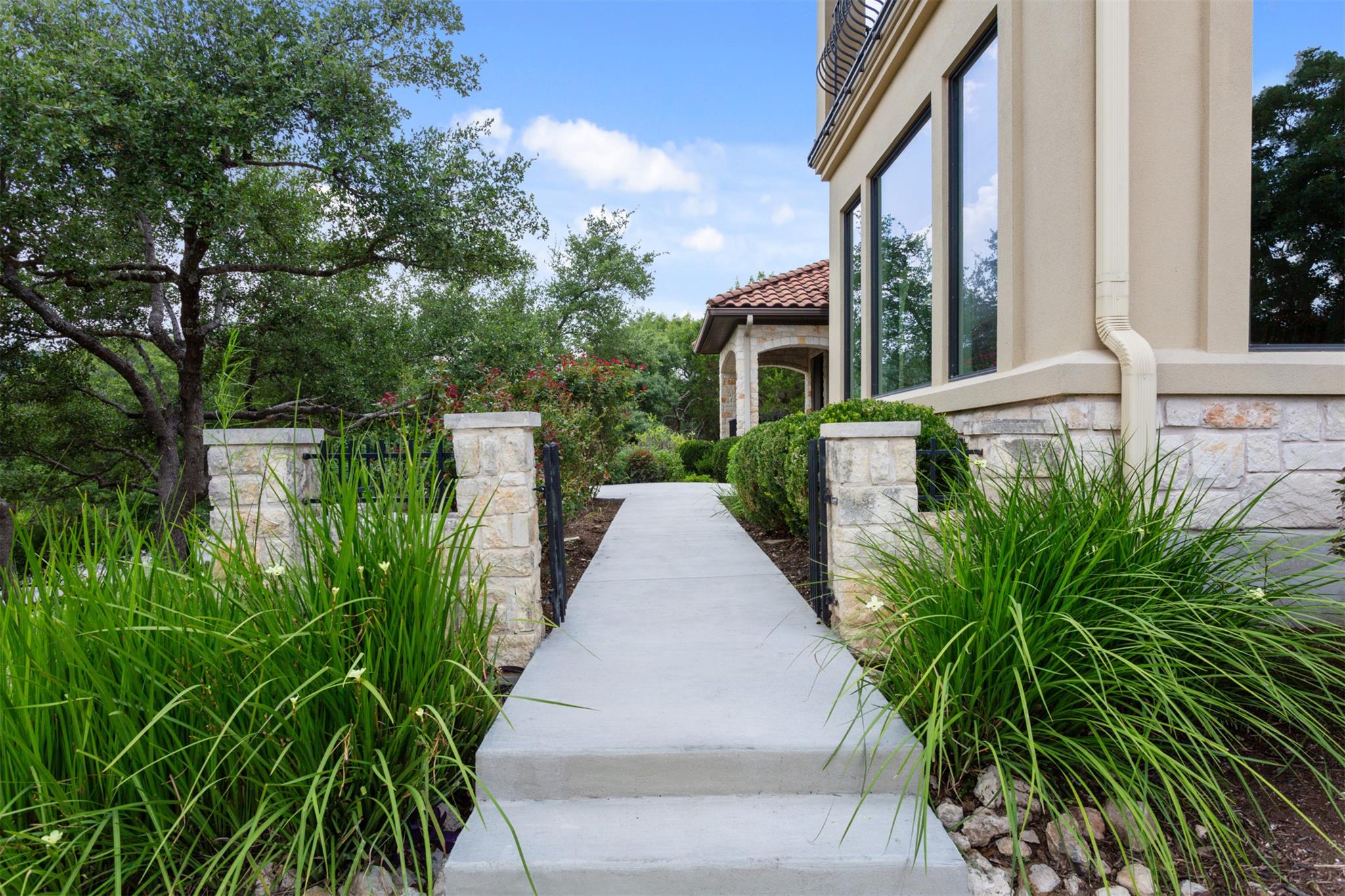 16917 Northlake Hills Dr, Jonestown, TX 78645