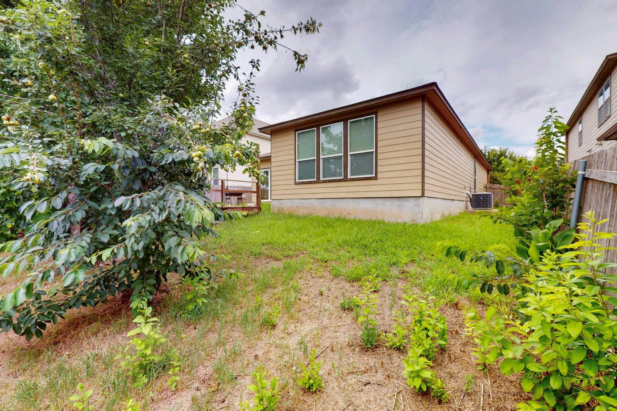 140 Matthews Ln, Kyle, TX 78640