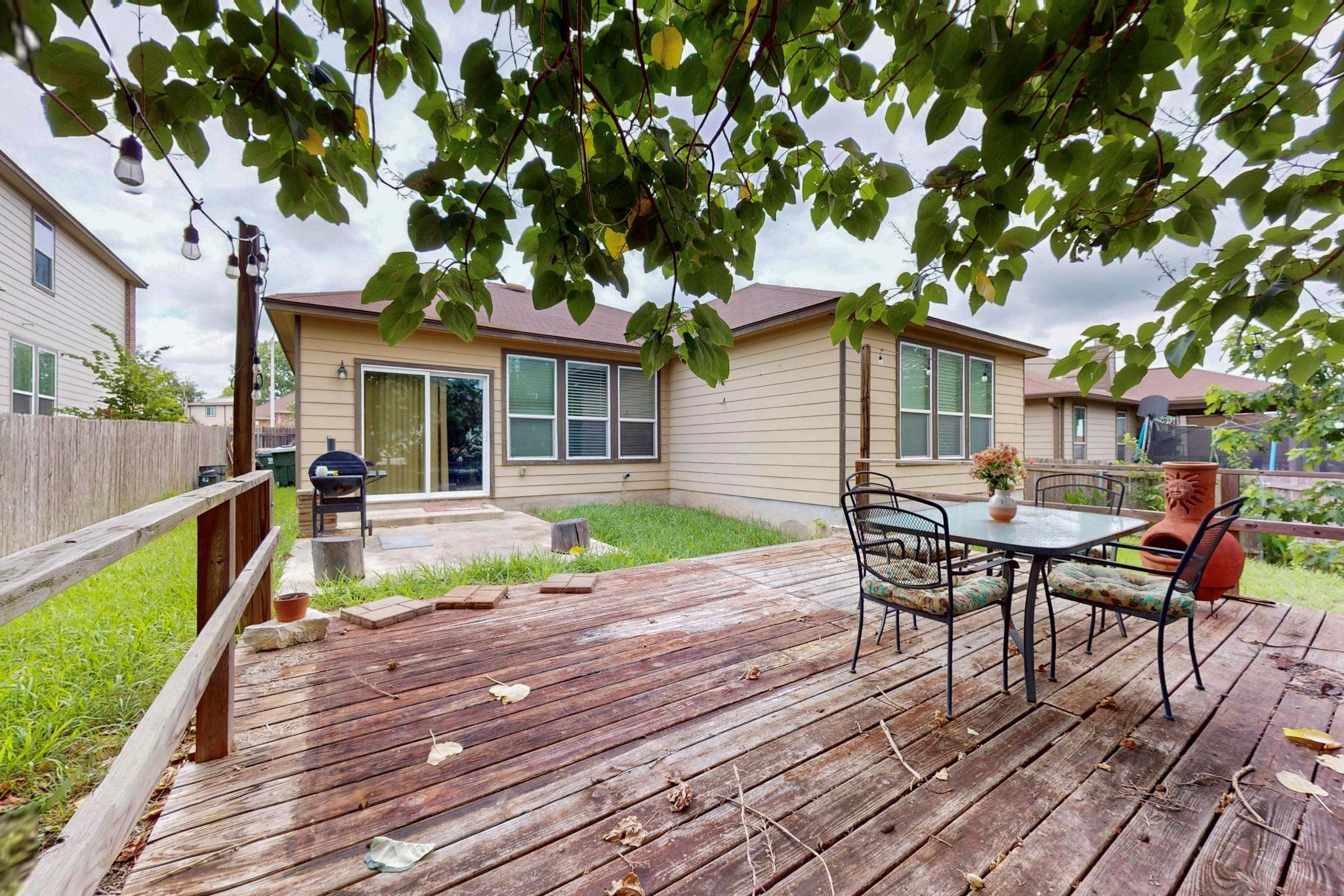 140 Matthews Ln, Kyle, TX 78640