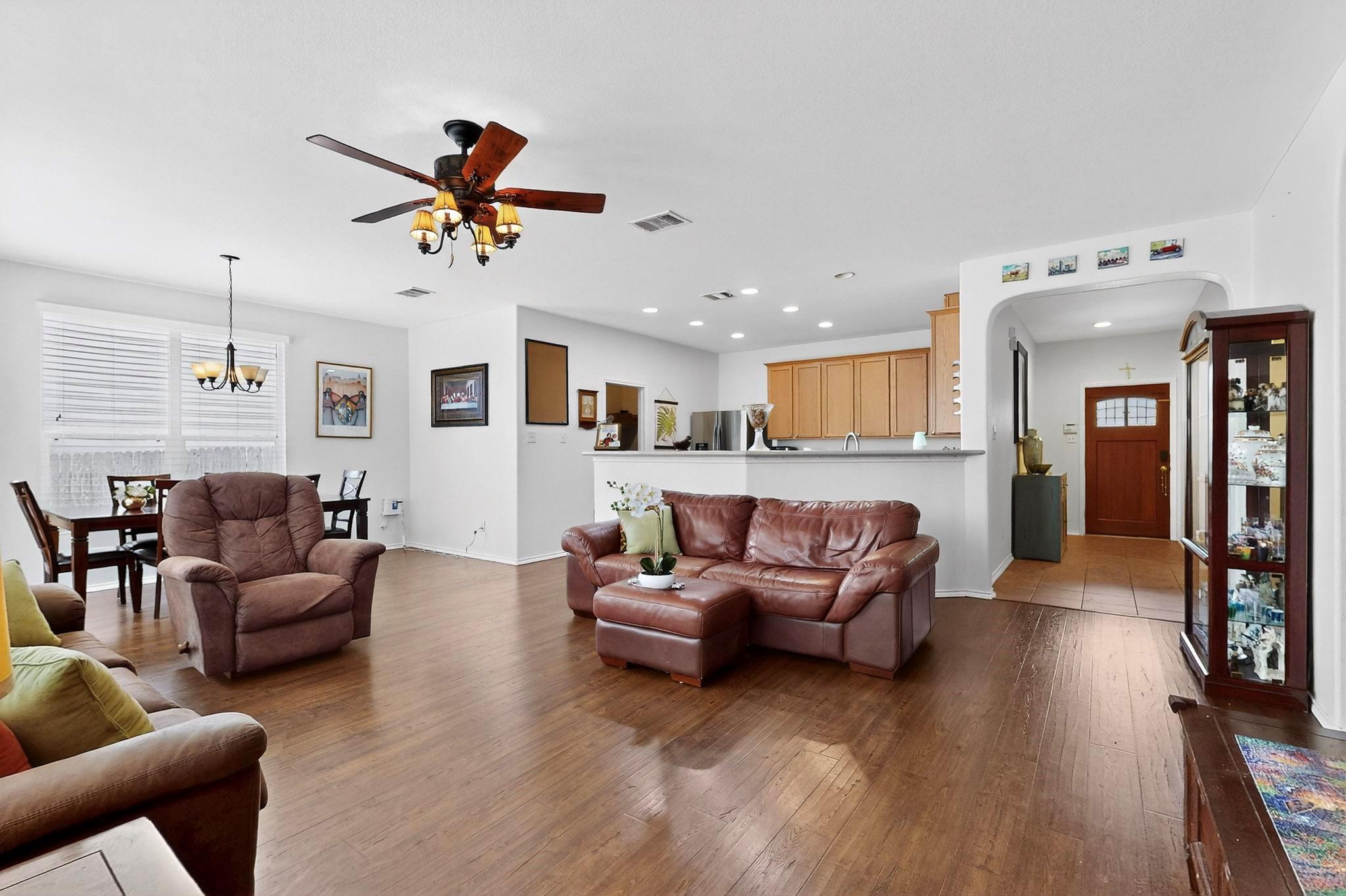 140 Matthews Ln, Kyle, TX 78640