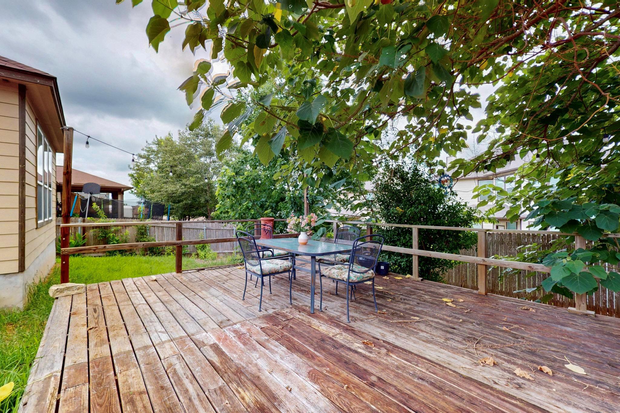 140 Matthews Ln, Kyle, TX 78640
