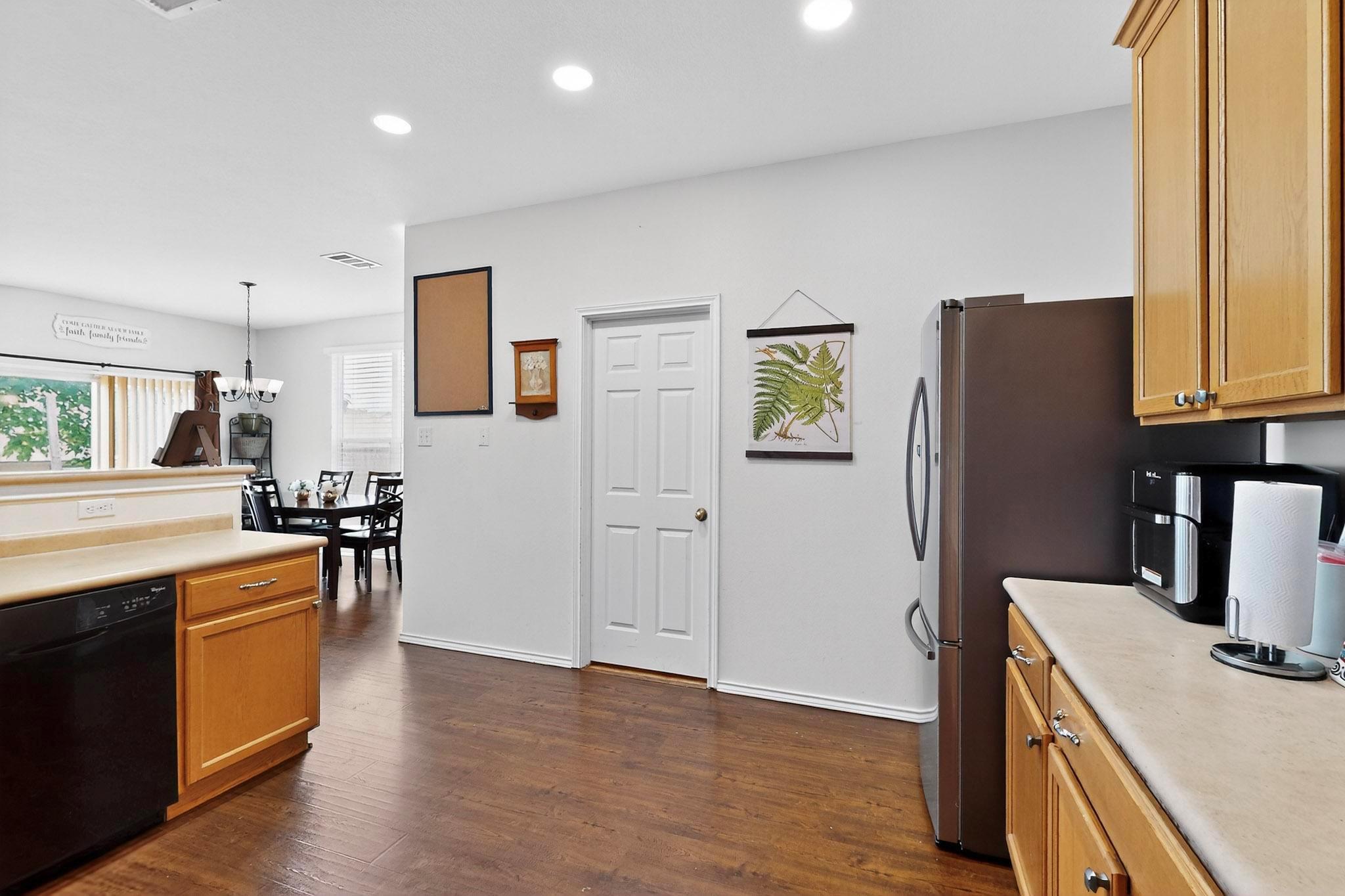 140 Matthews Ln, Kyle, TX 78640