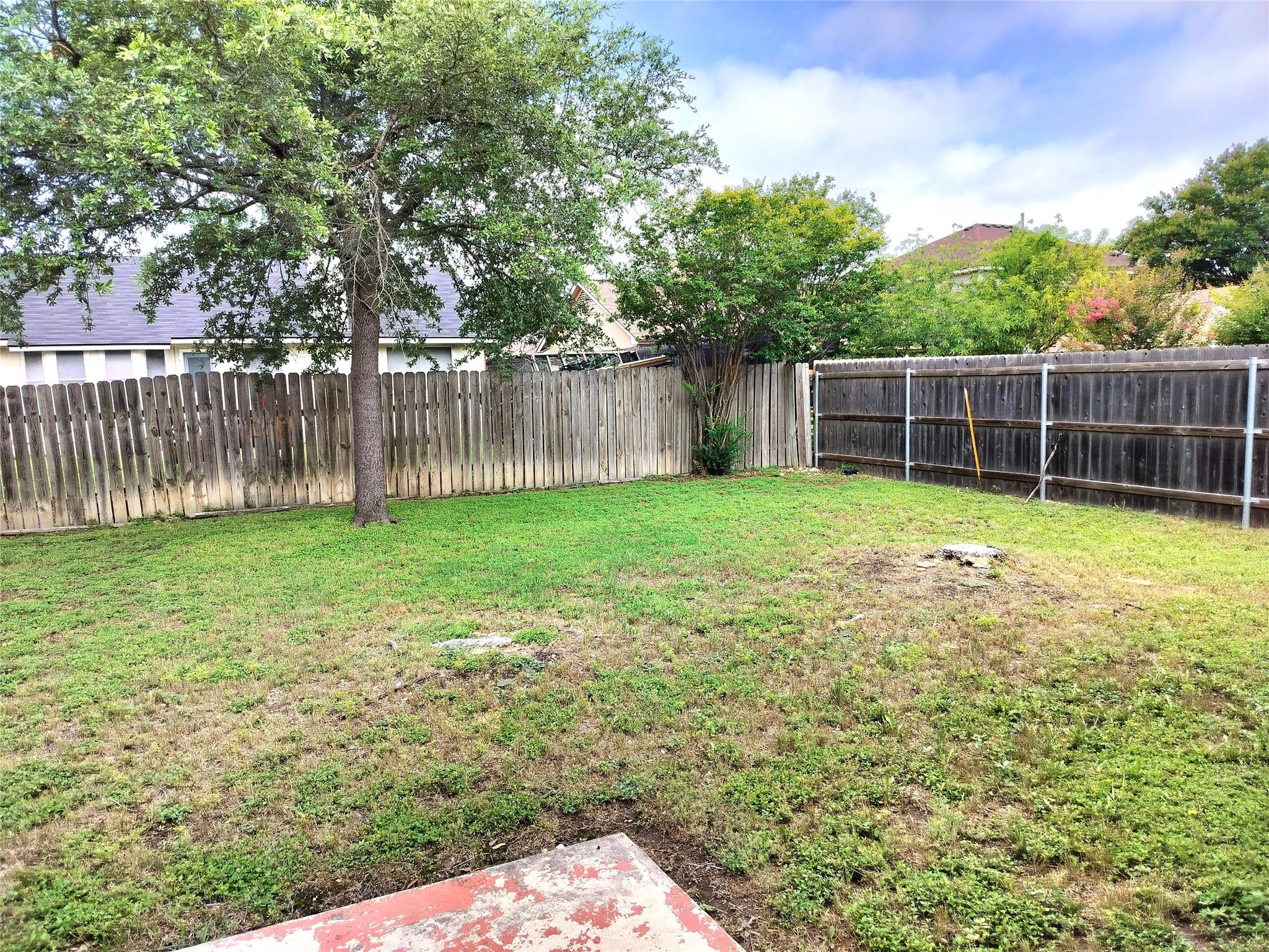 611 Clearcreek Dr, Leander, TX 78641