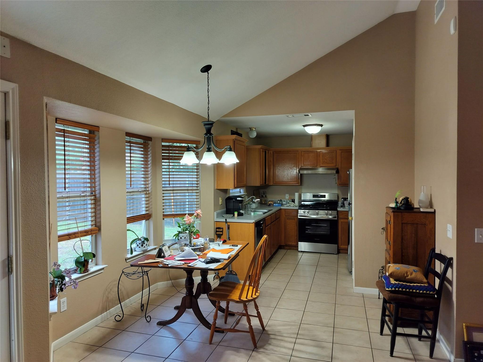 611 Clearcreek Dr, Leander, TX 78641