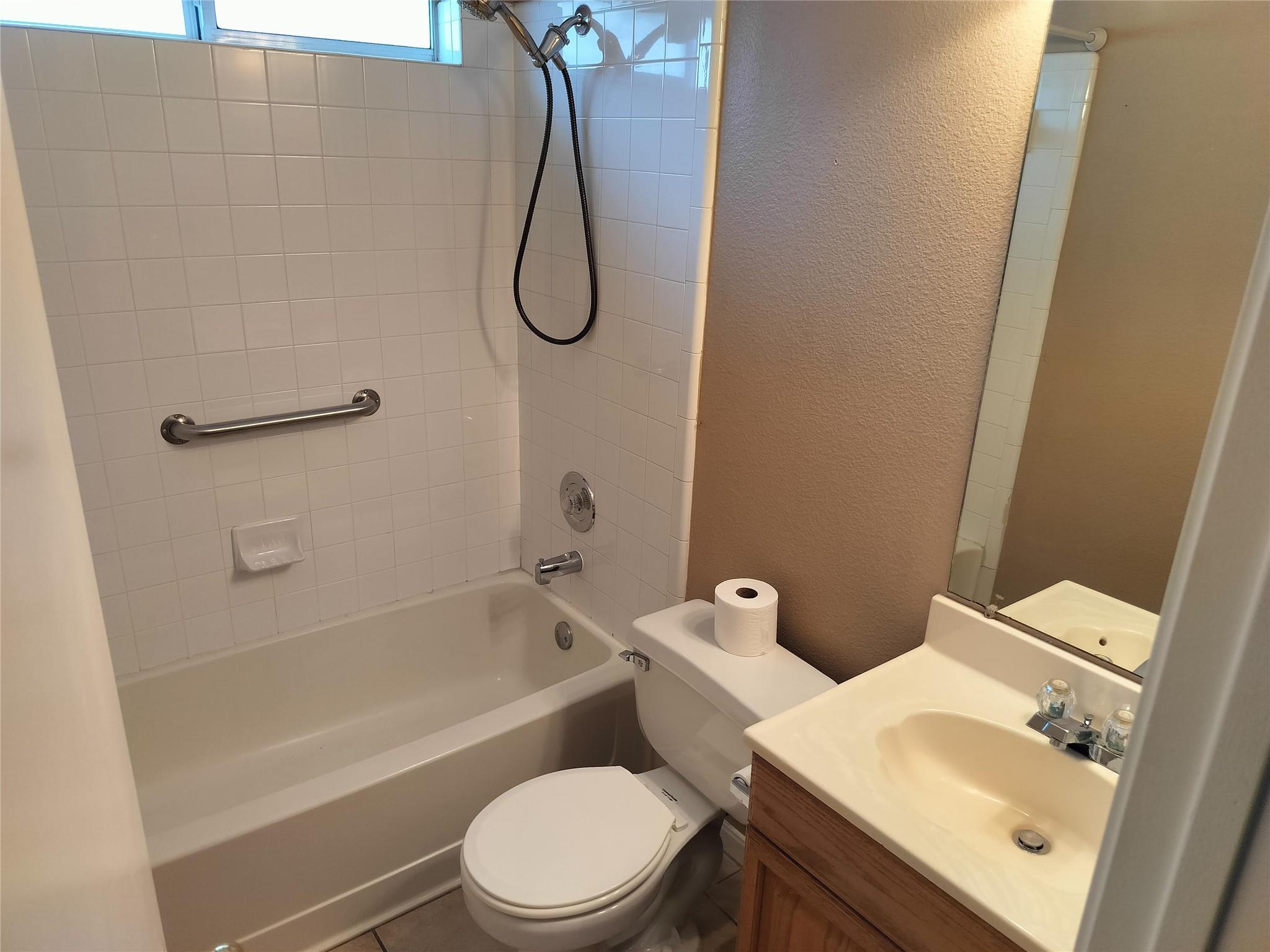 611 Clearcreek Dr, Leander, TX 78641