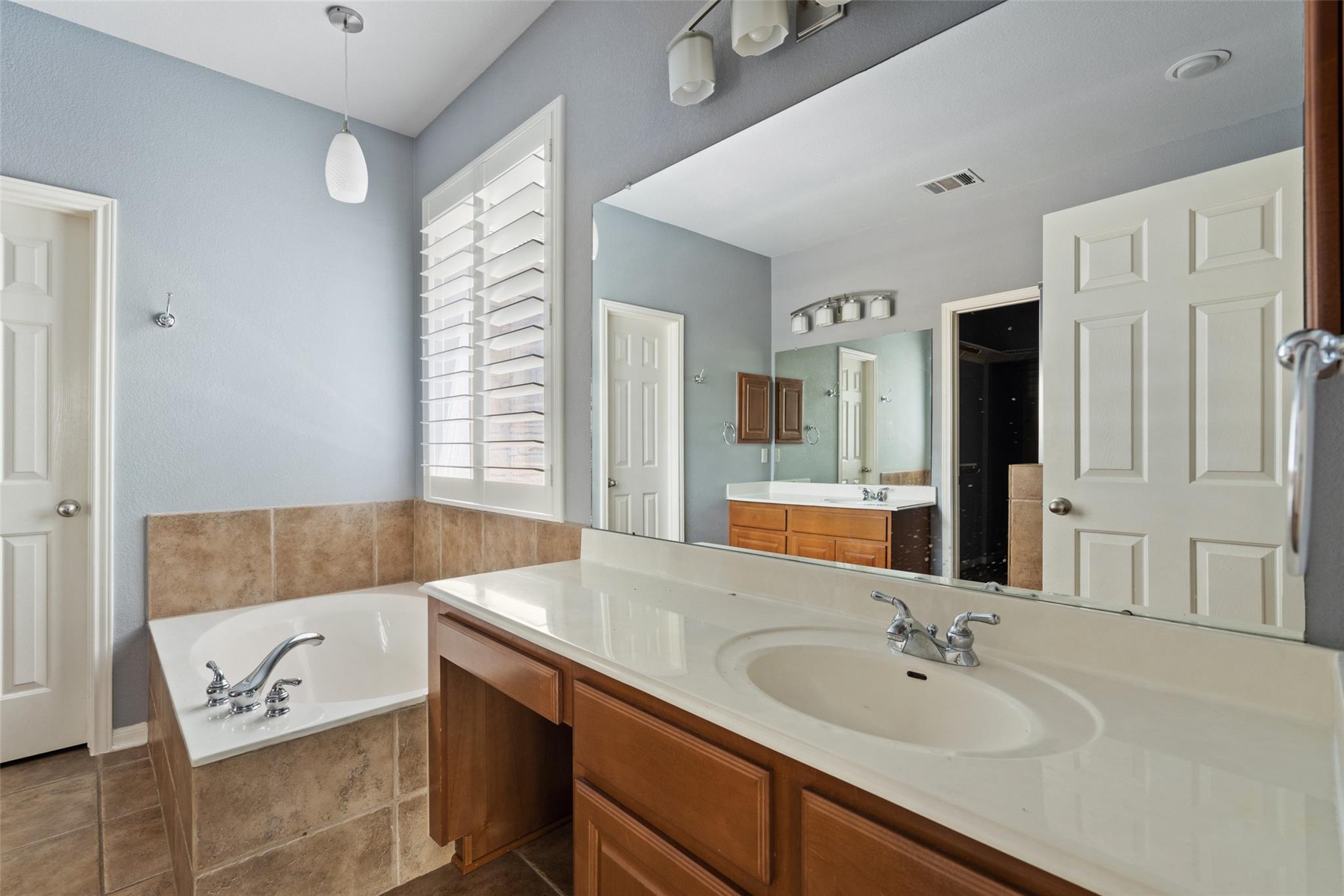 908 Golden Palomino Ct, Austin, TX 78732