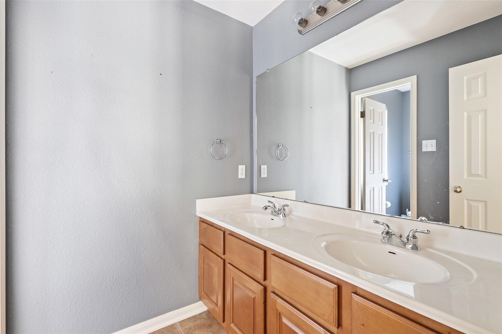 908 Golden Palomino Ct, Austin, TX 78732