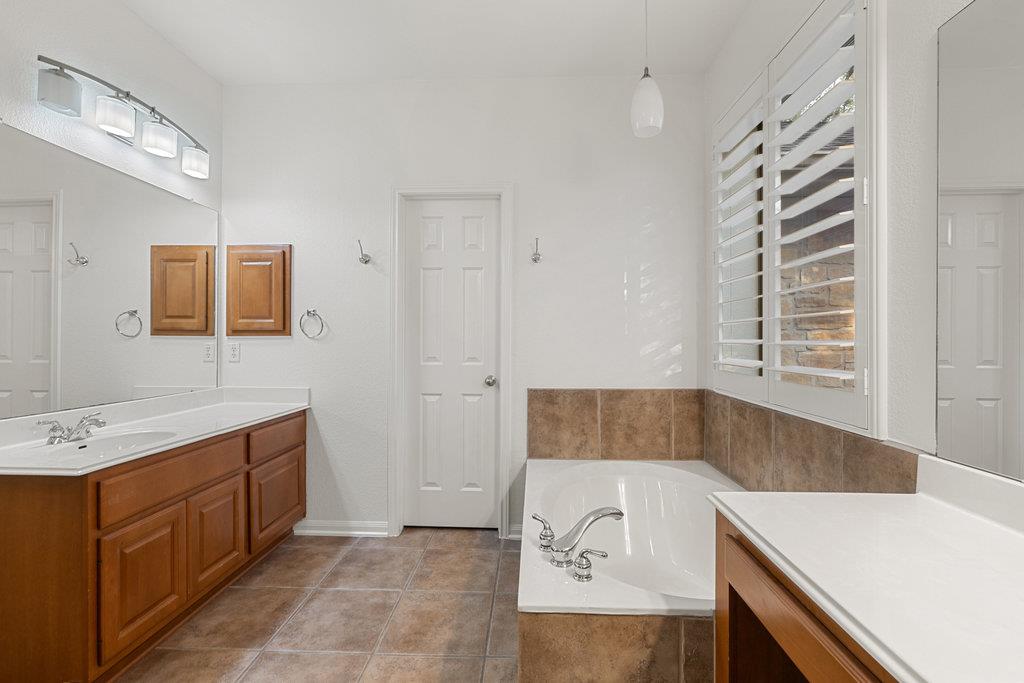 908 Golden Palomino Ct, Austin, TX 78732