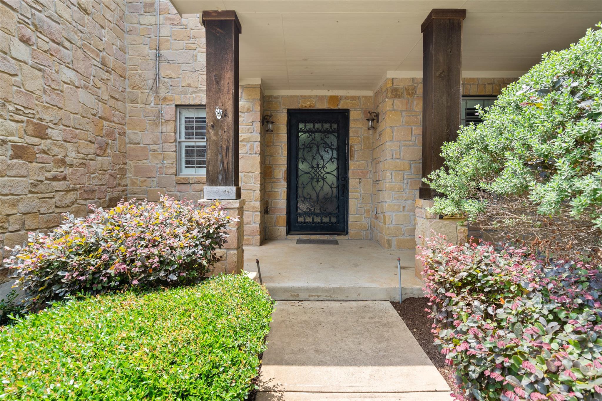 908 Golden Palomino Ct, Austin, TX 78732