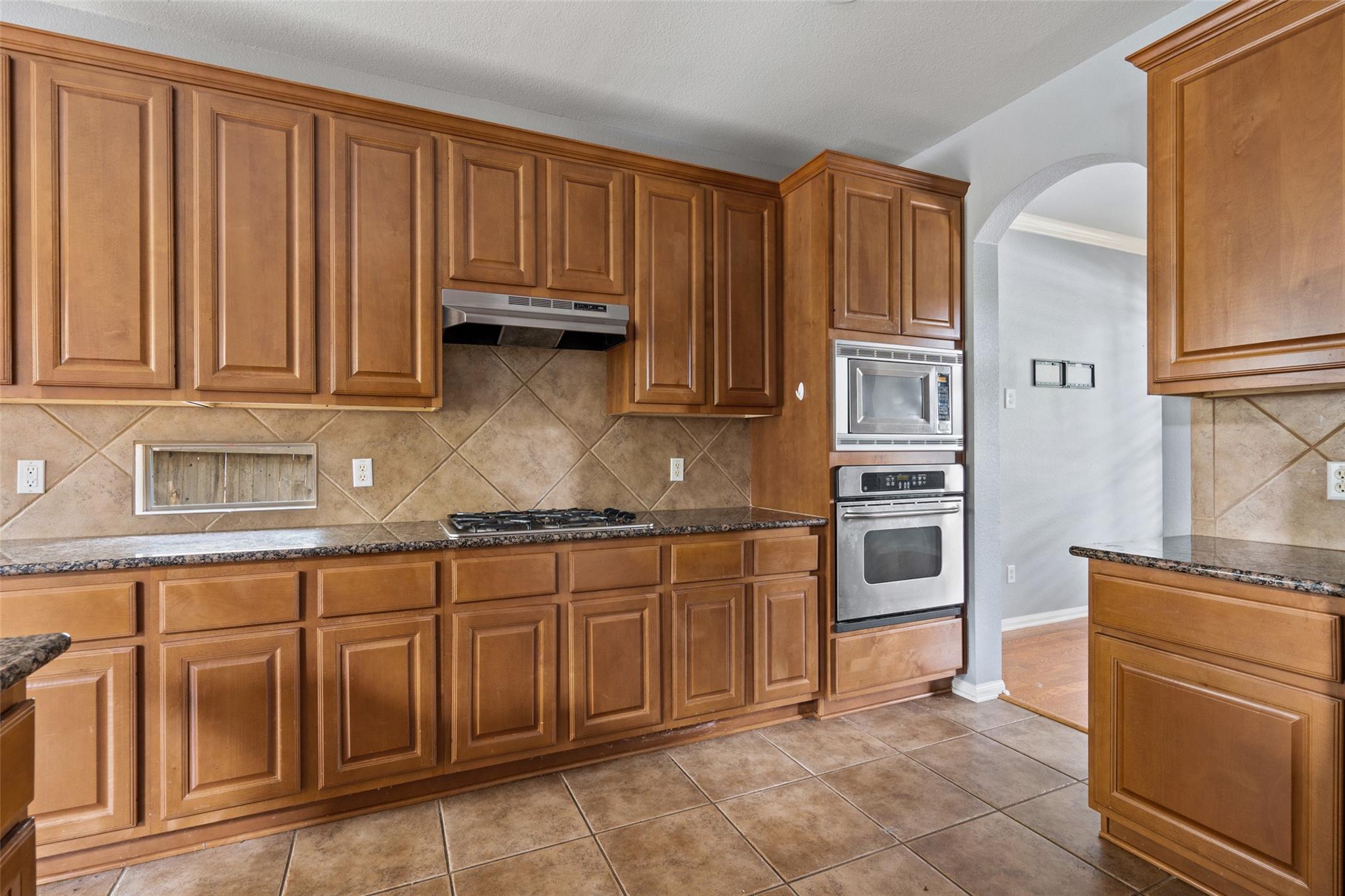 908 Golden Palomino Ct, Austin, TX 78732