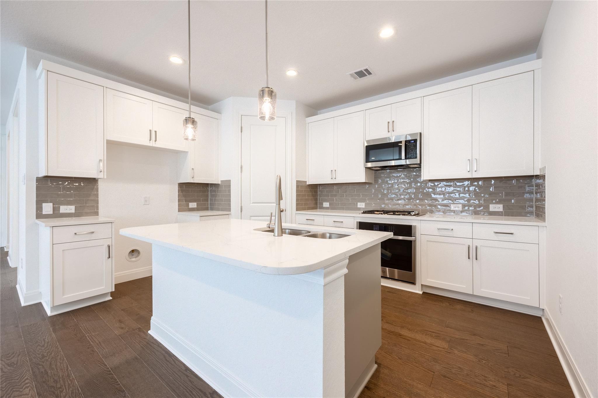 286 Orleanian Dr, Buda, TX 78610
