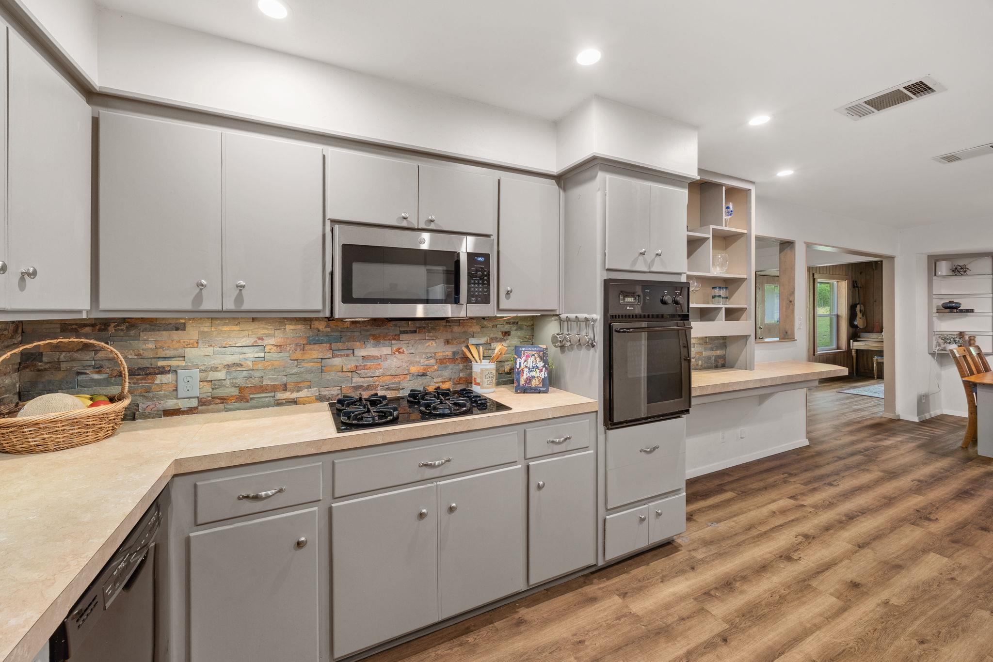 8604 Granada Hills Dr, Austin, TX 78737