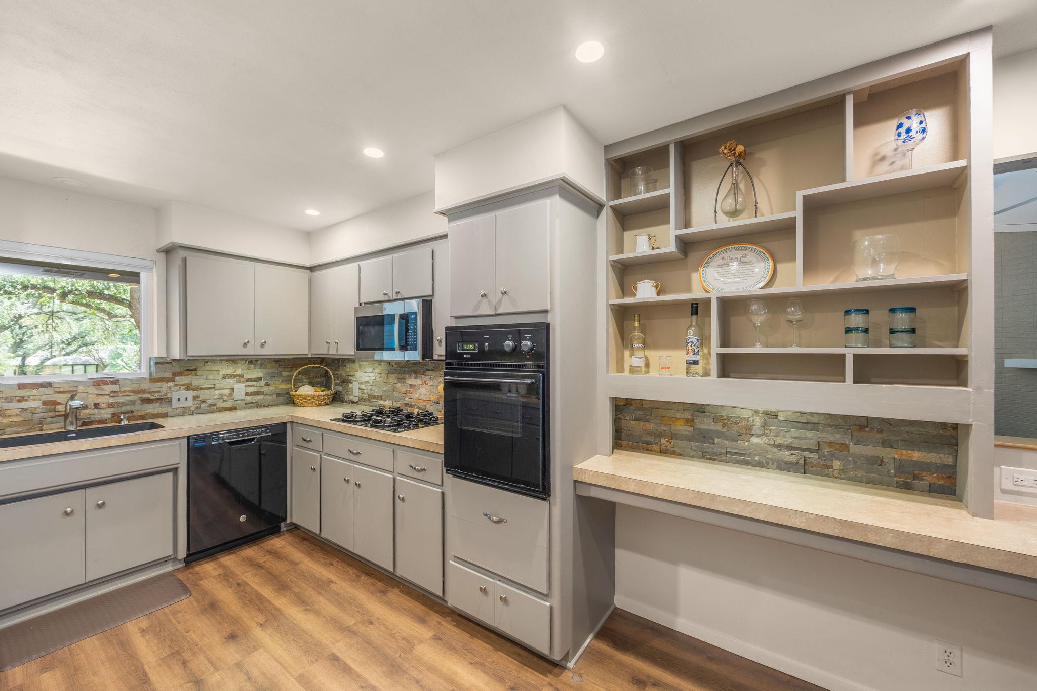 8604 Granada Hills Dr, Austin, TX 78737