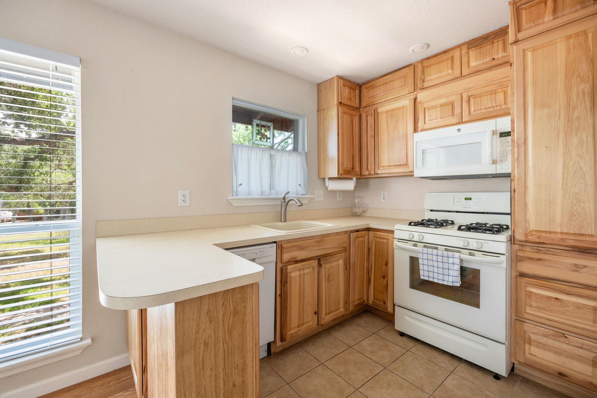 8604 Granada Hills Dr, Austin, TX 78737
