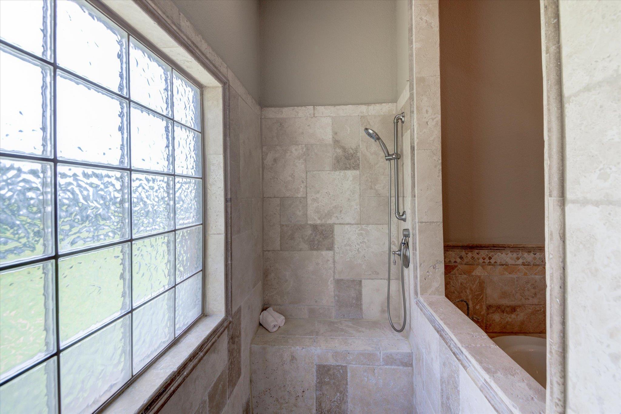 208 Colina Cove Dr Dr, Kingsland, TX 78639