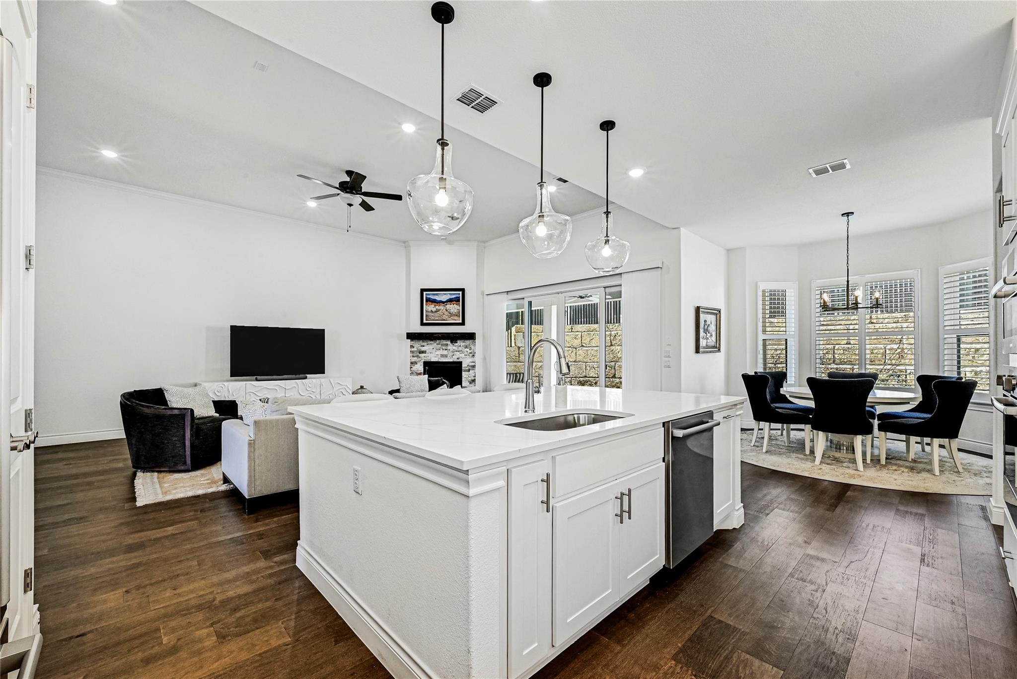 120 Delfino Pl, Horseshoe Bay, TX 78657