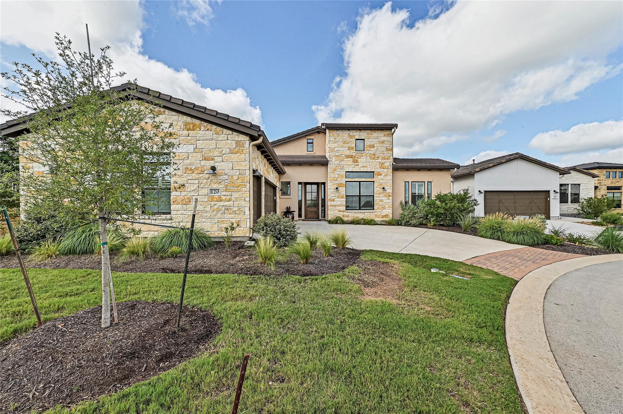 120 Delfino Pl, Horseshoe Bay, TX 78657