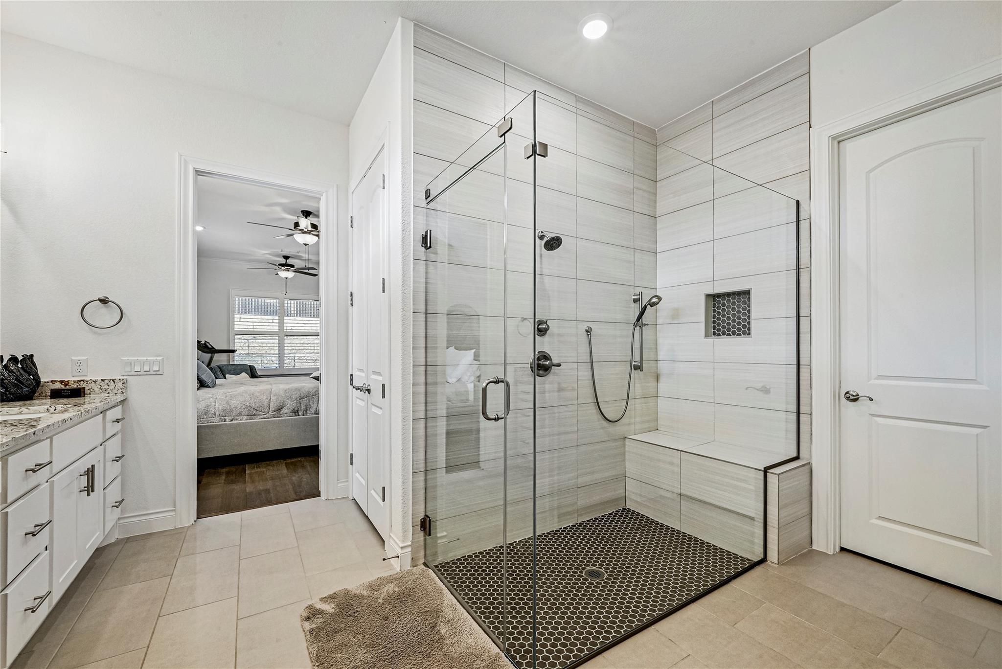 120 Delfino Pl, Horseshoe Bay, TX 78657