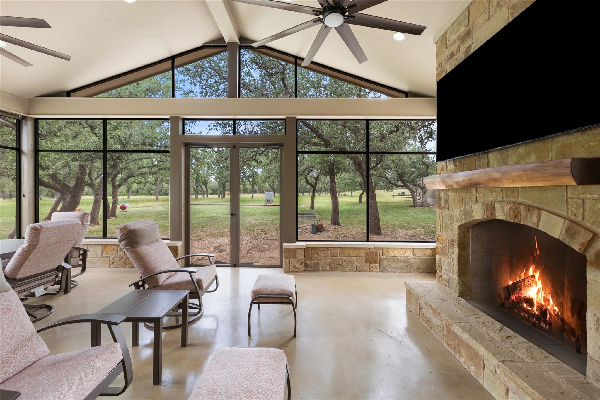 1241 Sandy Oaks Ranch Rd, Johnson City, TX 78636