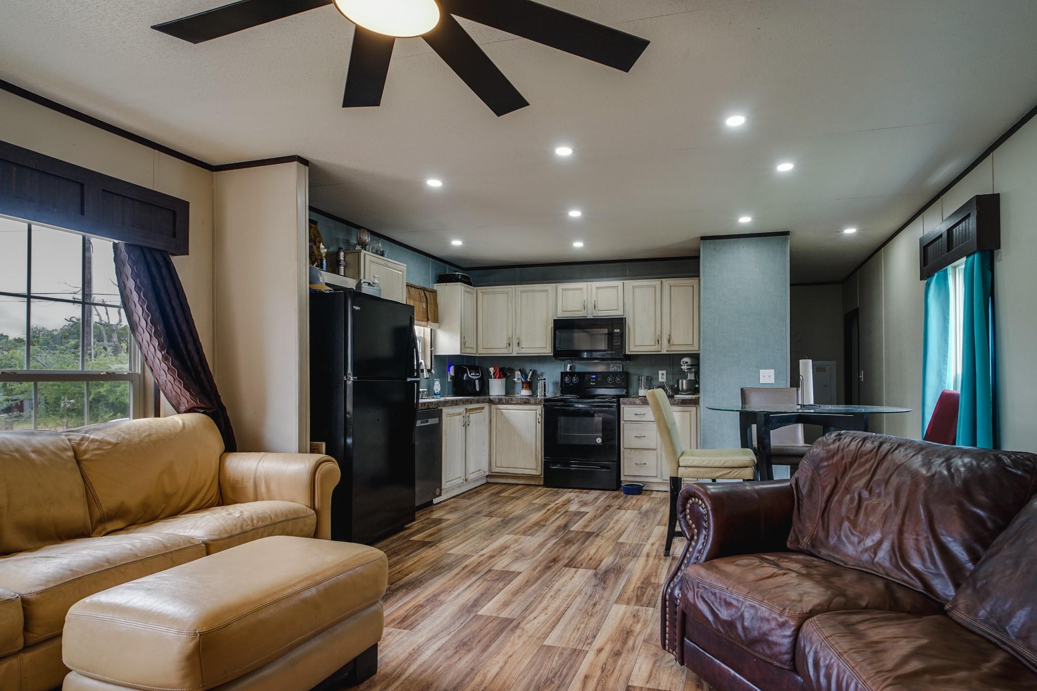 7106 Cowpoke Trl, Lago Vista, TX 78645