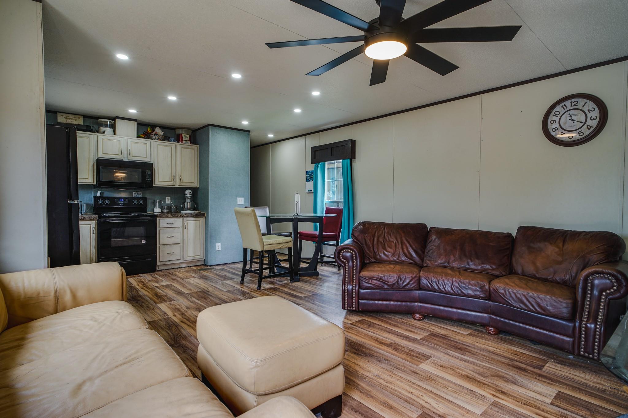 7106 Cowpoke Trl, Lago Vista, TX 78645