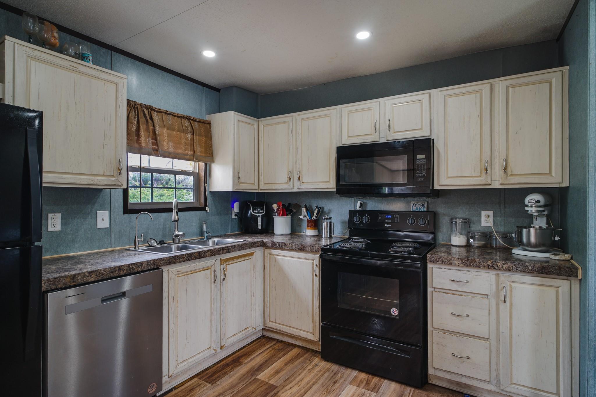 7106 Cowpoke Trl, Lago Vista, TX 78645