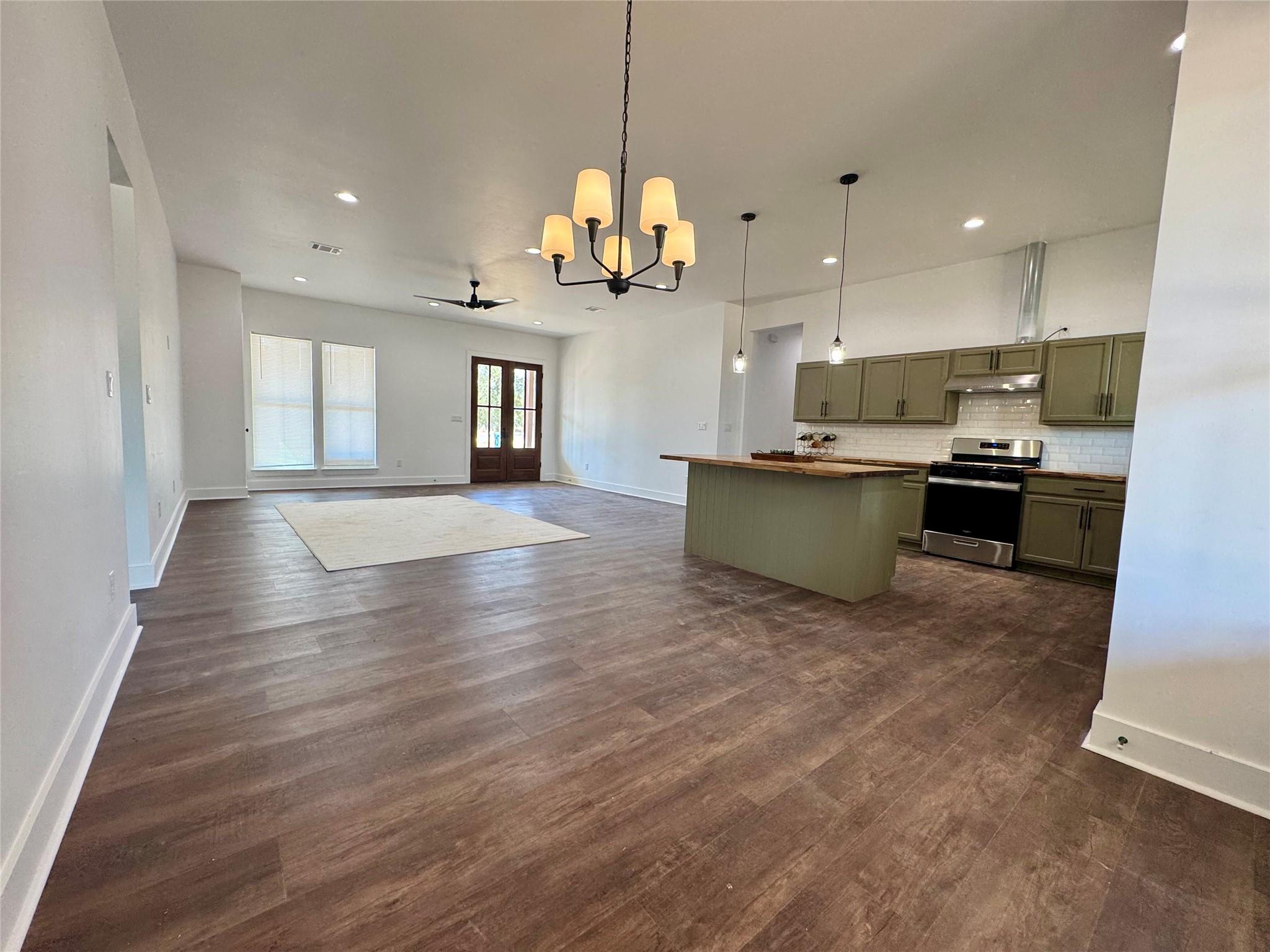 1353 Red Town Rd # B, Elgin, TX 78621