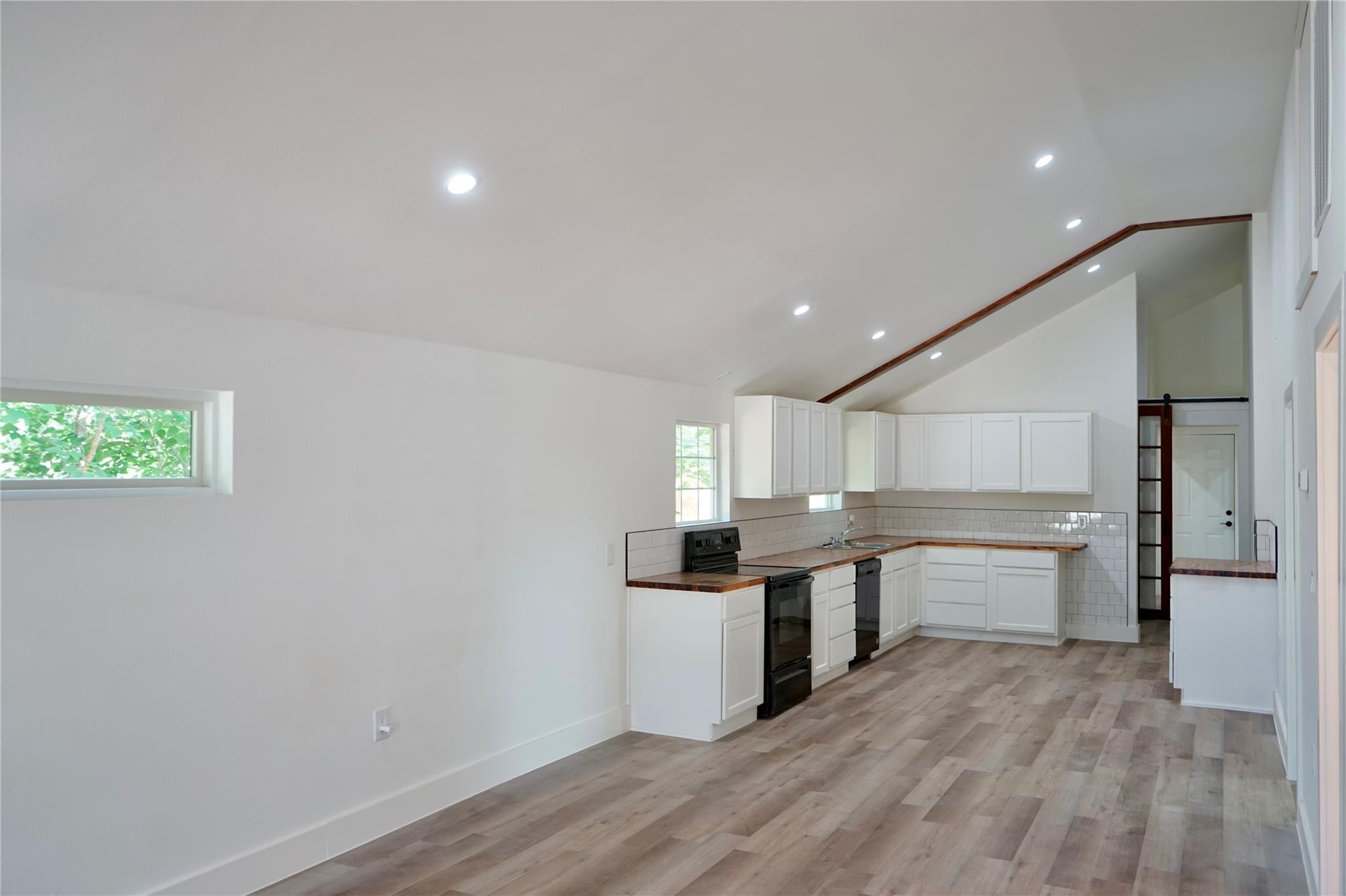 545 W Vaughan St, Bertram, TX 78605