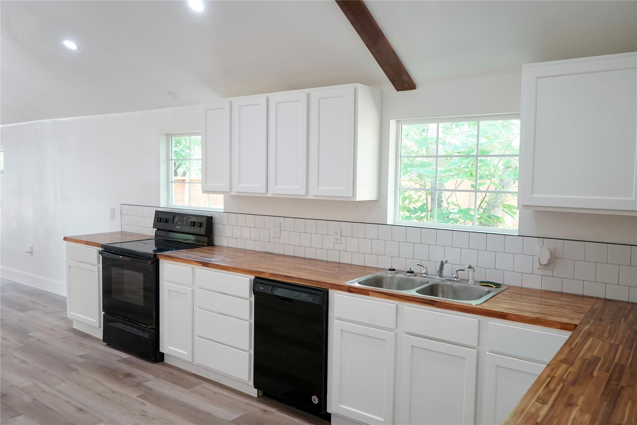 545 W Vaughan St, Bertram, TX 78605
