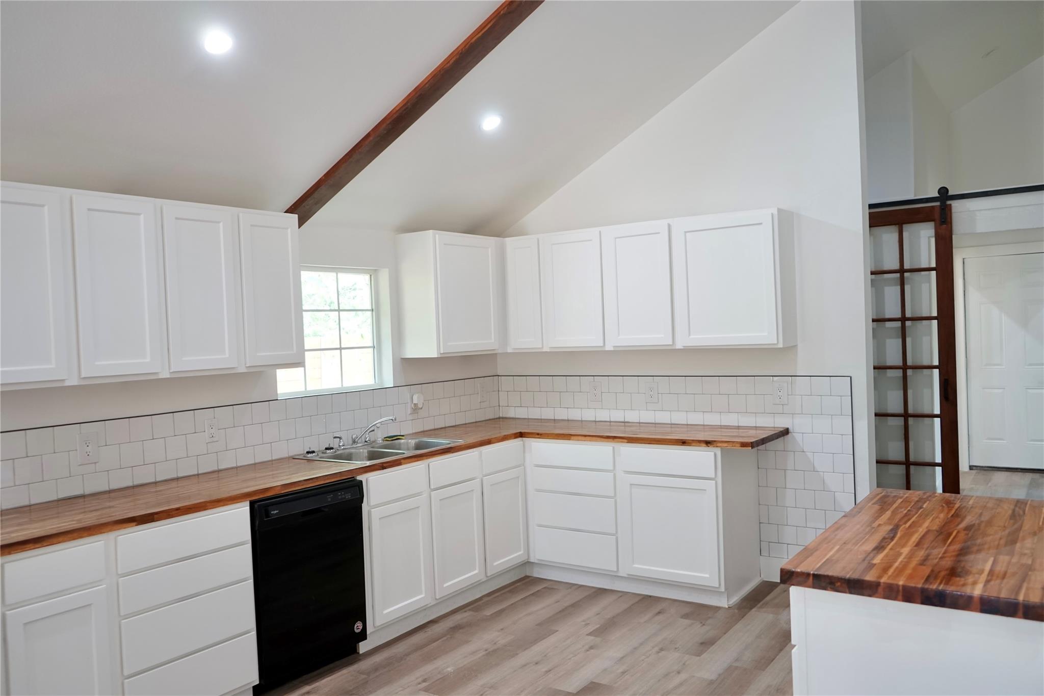 545 W Vaughan St, Bertram, TX 78605