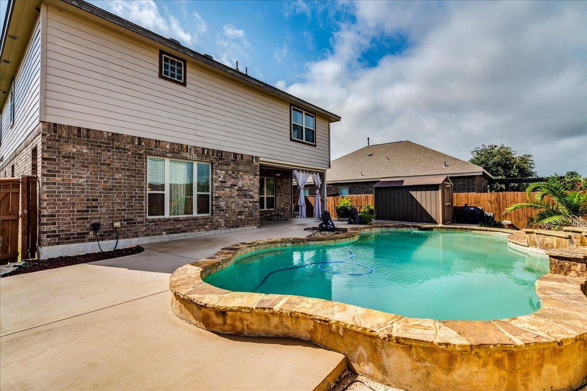 913 Overcup Dr, San Marcos, TX 78666