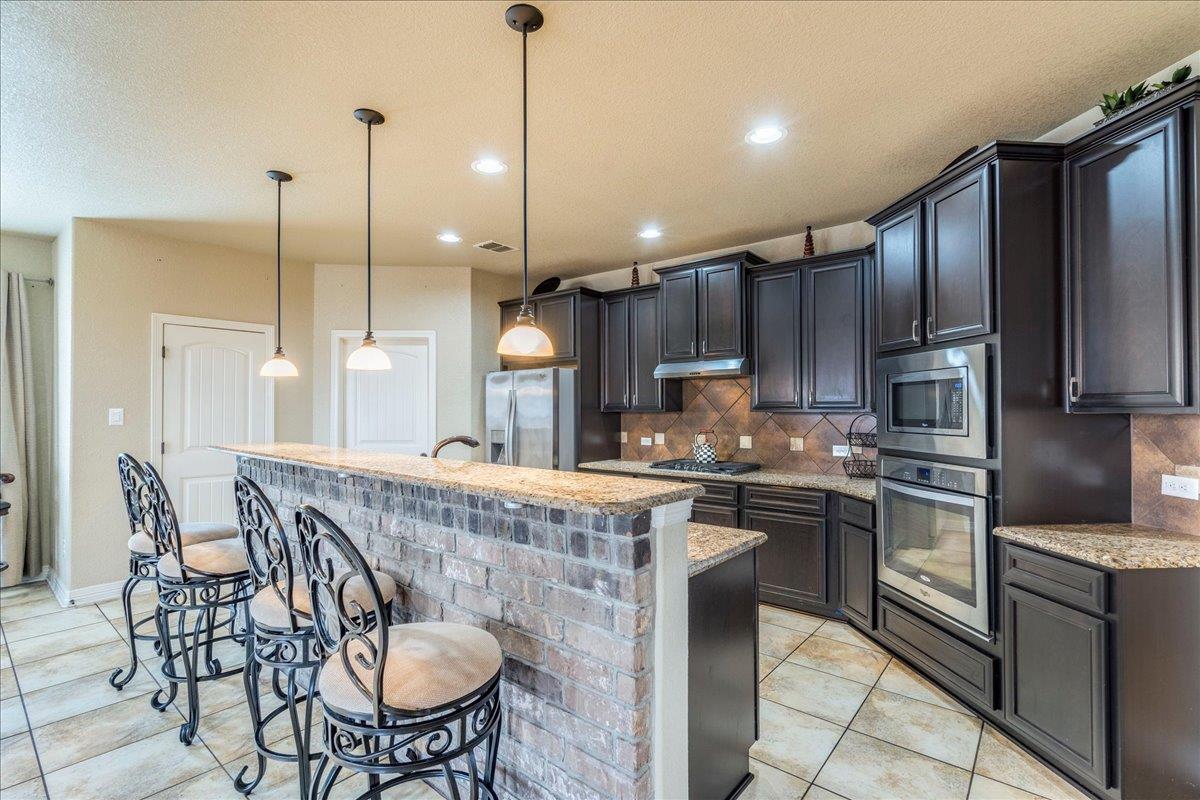 913 Overcup Dr, San Marcos, TX 78666