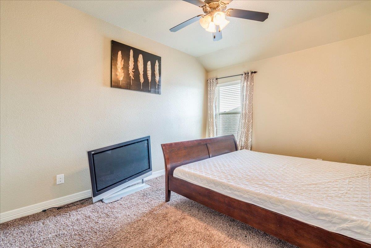 913 Overcup Dr, San Marcos, TX 78666