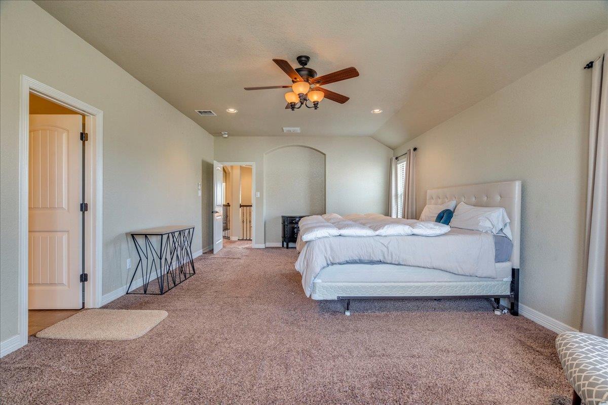 913 Overcup Dr, San Marcos, TX 78666