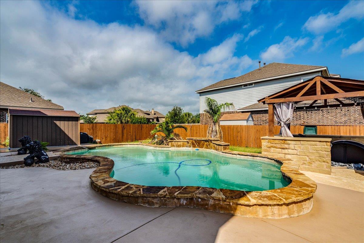 913 Overcup Dr, San Marcos, TX 78666