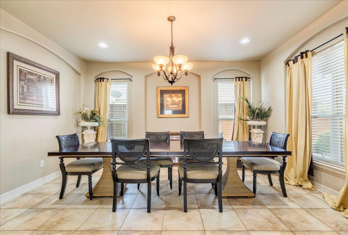 913 Overcup Dr, San Marcos, TX 78666