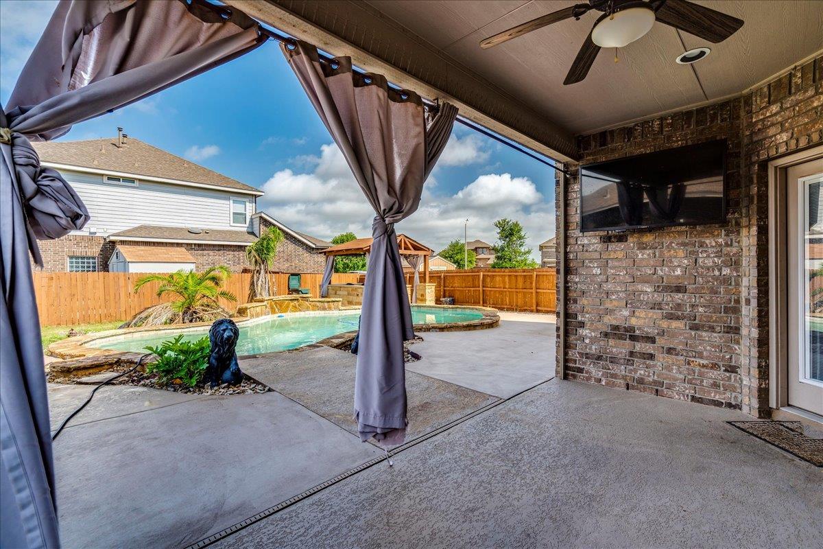 913 Overcup Dr, San Marcos, TX 78666