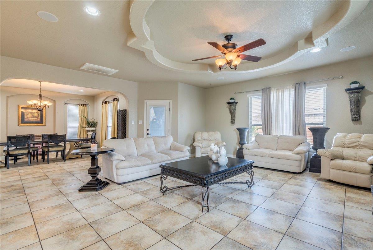 913 Overcup Dr, San Marcos, TX 78666