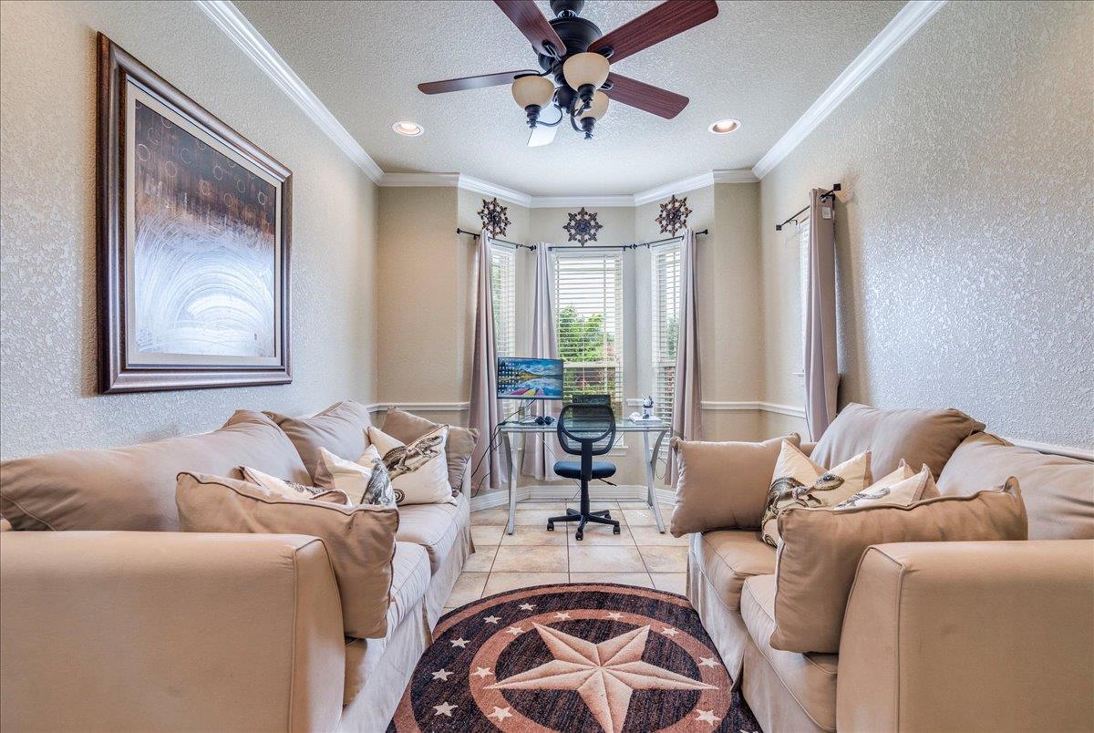 913 Overcup Dr, San Marcos, TX 78666
